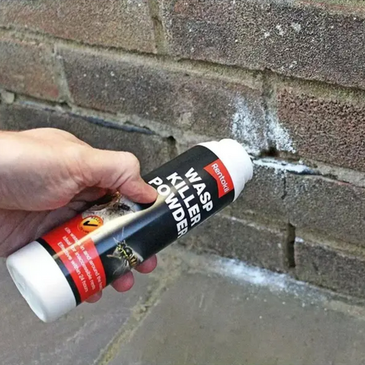 Rentokil Wasp and Nest Killer Powder 300g - In Use
