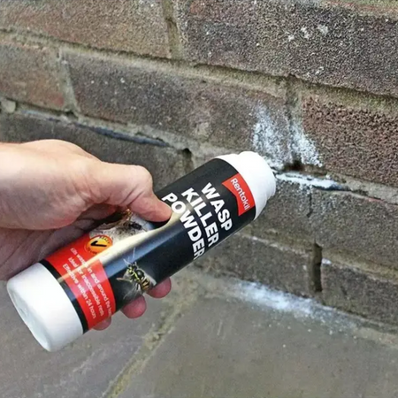 Rentokil Wasp and Nest Killer Powder 300g - In Use